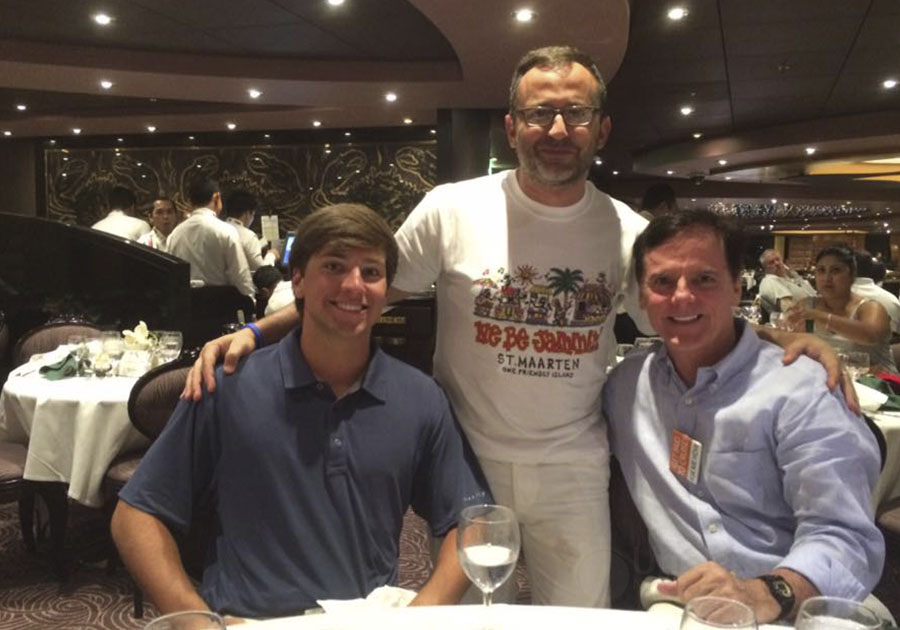 Michael Hutchinson, CEO de In Cruises (derecha) y Abel Prieto, VP Comunicaciones (arriba)